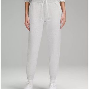 NWOT Lululemon Scuba High Rise Jogger Full length